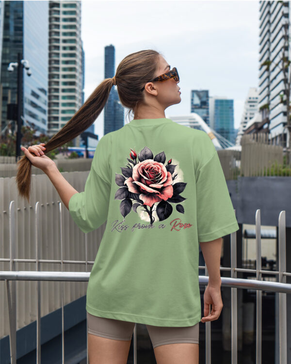 TL0472BIG Tshirt Oversize Matcha23 Damska koszulka Gruba Premium <br>Kiss from a Rose