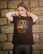 TL1028B SIM Black2 Koszulka na 50 urodziny <br>50 lat bycia cool 1975