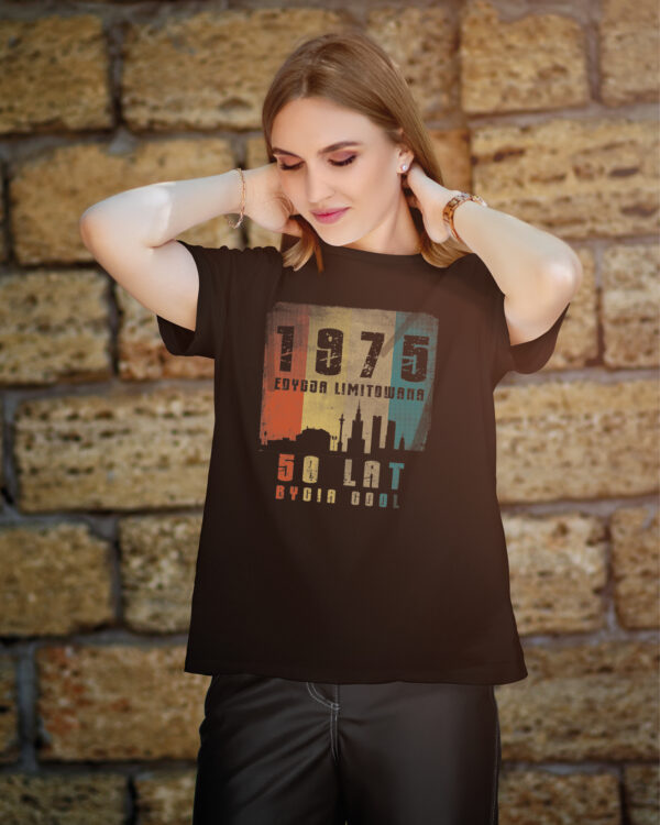 TL1028B SIM Black2 Koszulka na 50 urodziny <br>50 lat bycia cool 1975