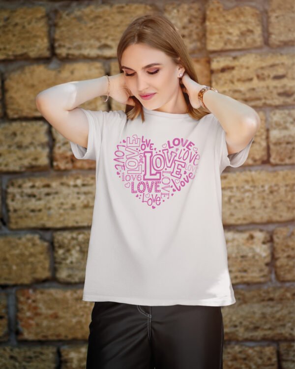 Koszulka z napisami <br>LOVE w kształcie serca