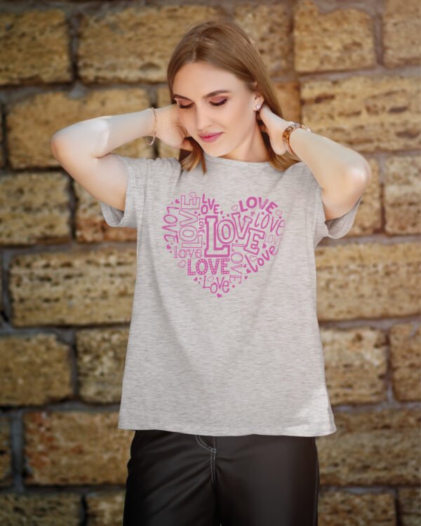 Koszulka z napisami <br>LOVE w kształcie serca