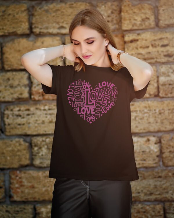 Koszulka z napisami <br>LOVE w kształcie serca