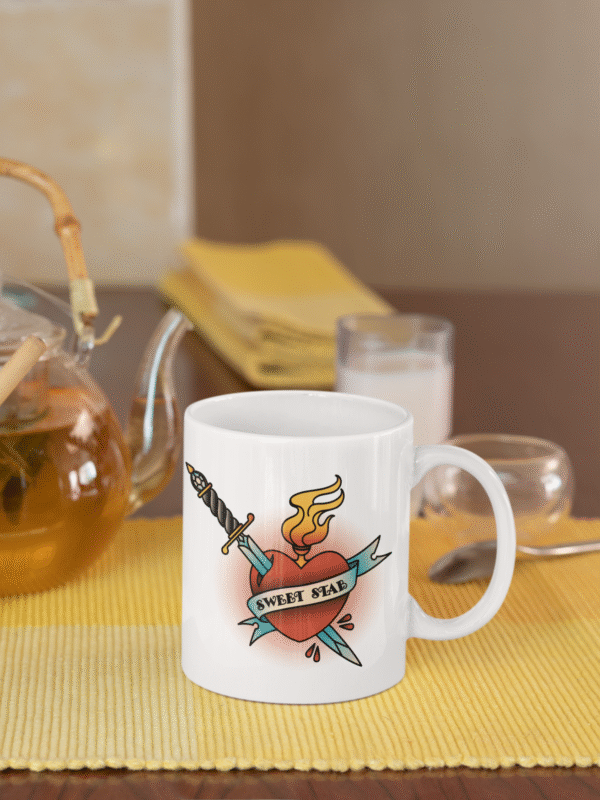 TL SUB MUG WH 0390 01 Kubek z sercem w stylu oldschool tattoo Sweet Stab