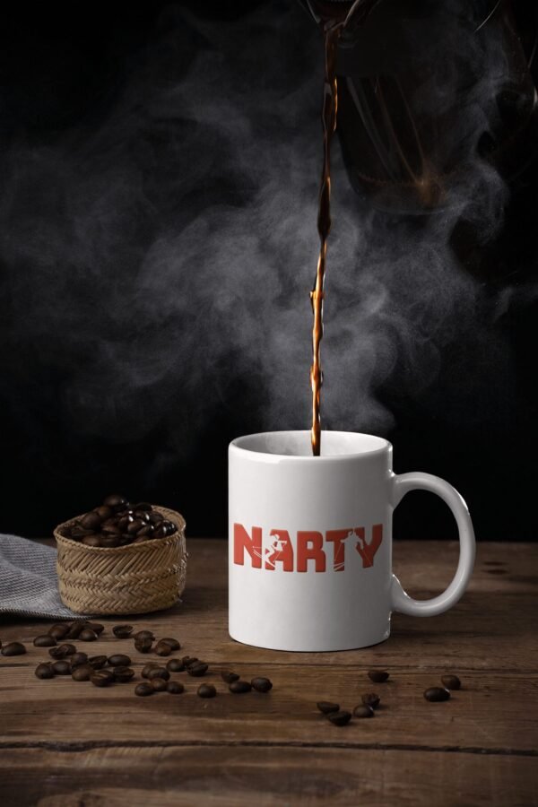 Kubek z napisem NARTY i sylwetkami narciarzy