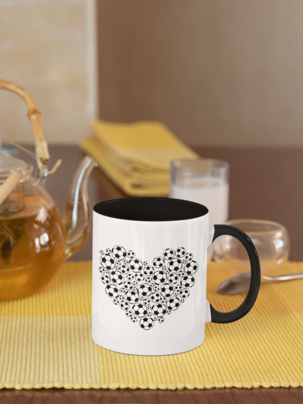 TL SUB MUG WHBK 0366 01 Kubek dla fana futbolu Serce z piłek