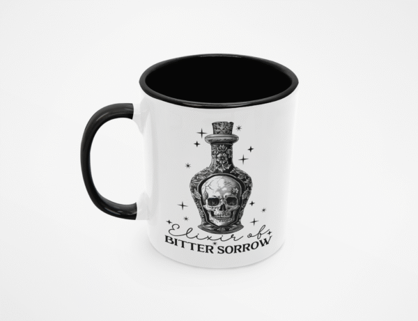Czarno-biały kubek z napisem Elixir of Bitter Sorrow