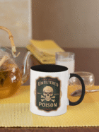 TL SUB MUG WHBK 0652 01 Mroczny kubek z czaszką i napisem Unfiltered Poison