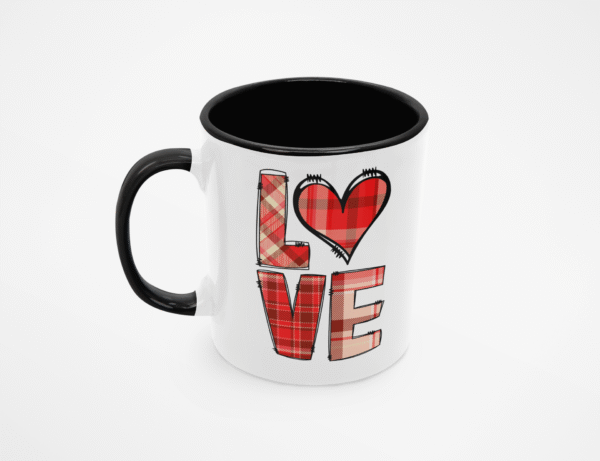 Walentynkowy kubek z napisem LOVE w kratę