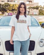 Luźna koszulka na Dzień Matki <br>z napisem MAMA