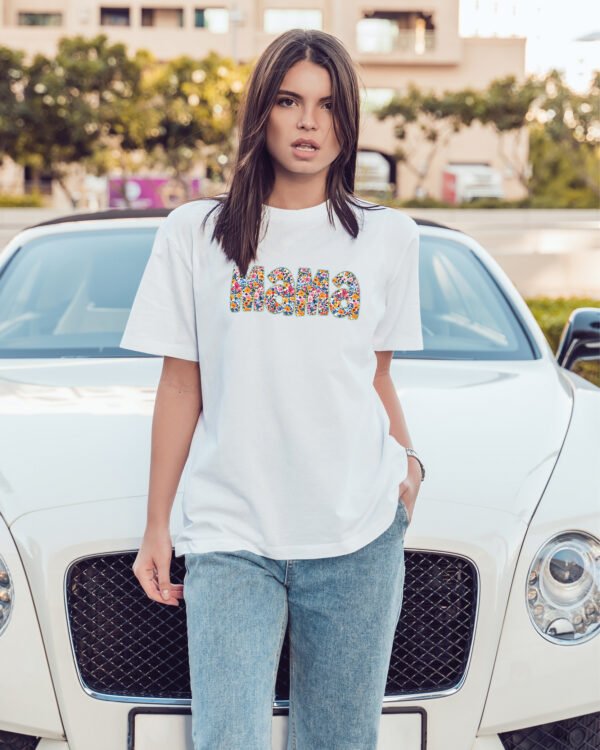 Luźna koszulka na Dzień Matki <br>z napisem MAMA