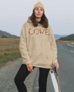 Bluza oversize z kapturem <br>LOVE z motywem piór