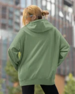 Bluza oversize z kapturem <br>LOVE z motywem piór