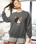 1577 (23) Bluza bez kaptura Dachowiec Czarno Brązowy <br>Personalizowana Kot